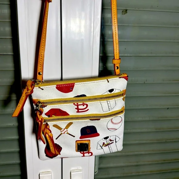 St. Louis Cardinals mlb Dooney & Bourke crossbody - Picture 1 of 3